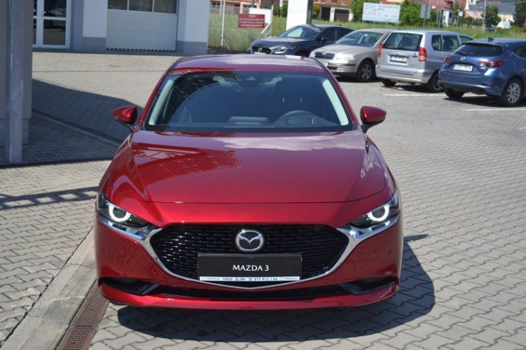 Mazda 3, Skyactiv G122, barva červená