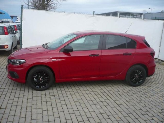 Fiat Tipo, HB 1.4 95k Street Italia, barva červená