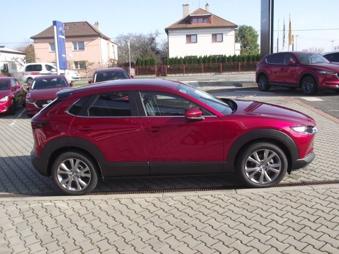 Mazda CX-30, Skyactiv-X 2,0 180k, barva červená