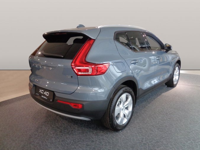 Volvo XC40, T4 2.0L 190 HP MOMENTUM PRO AT8 AWD, barva šedá