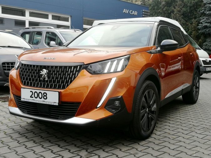 Peugeot 2008, 2008 GT LINE 1.2 PureTech 130, barva bílá