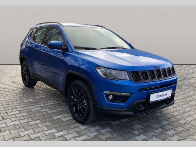 Jeep Compass, Night Eagle 1.3 Turbo GSE 130k, barva modrá