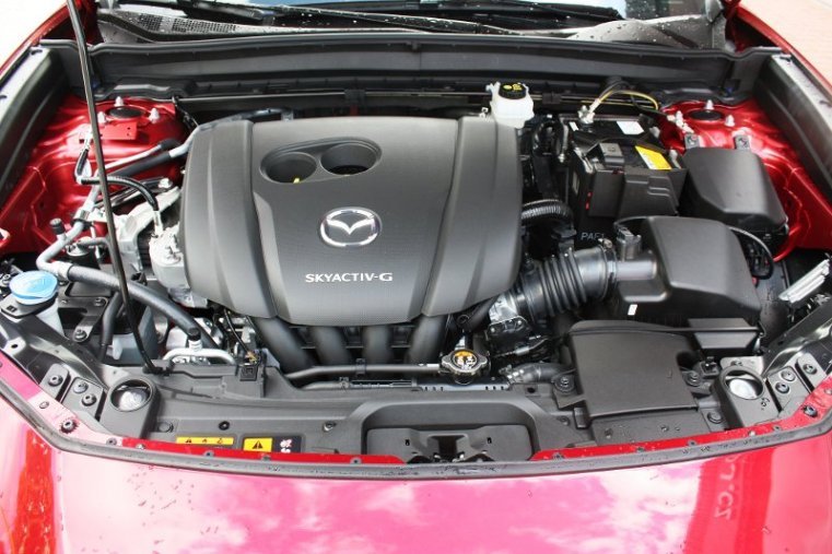 Mazda CX-30, SKYACTIV-G, barva červená