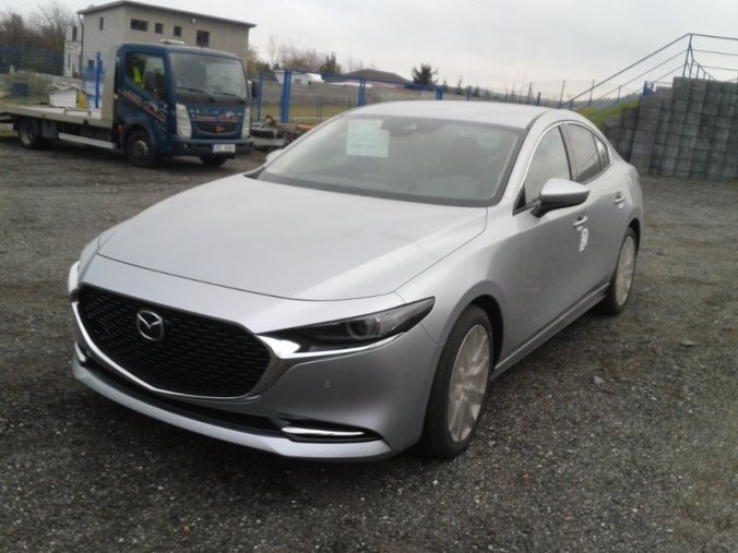 Mazda 3, 2,0i, barva stříbrná