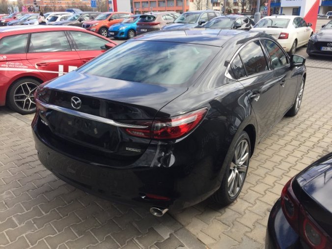 Mazda 6, 2,5G 194k, barva černá