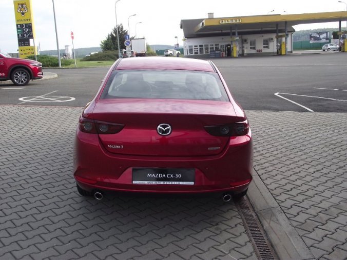 Mazda 3, Skyactiv G122, barva červená