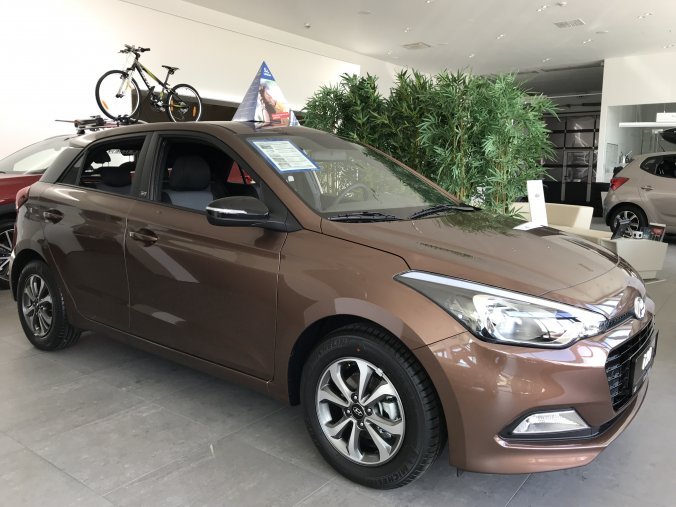 Hyundai i20, 1,25i 55 kW (95 NAT) 5 st. man, barva hnědá