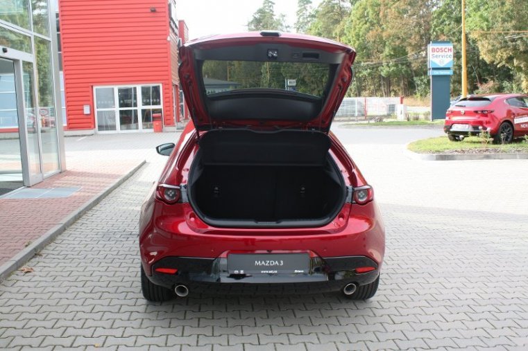 Mazda 3, SKYACTIV-X, barva červená