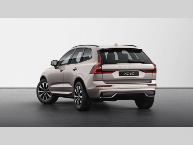 Volvo XC60, B4 2.0L 197+14 HP AT8 AWD Plus, barva stříbrná