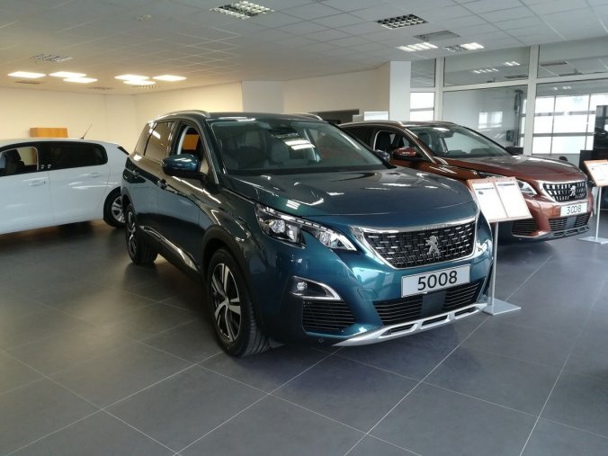 Peugeot 5008, Allure 1,5 BlueHDI EAT8, barva zelená