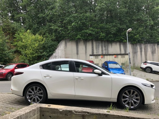 Mazda 3, 2.0i G 122, barva bílá