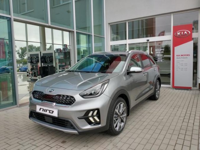 Kia Niro, 1.6 GDi HEV 6DCT Spring ed., barva stříbrná