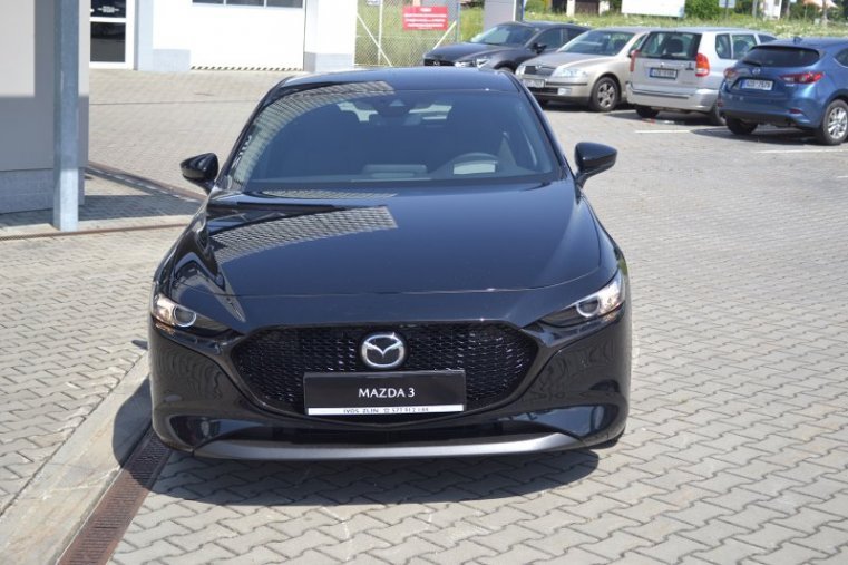 Mazda 3, Skyactiv G122, barva černá