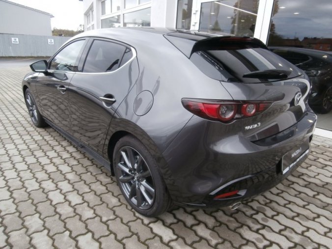 Mazda 3, Skyactiv G122, barva modrá