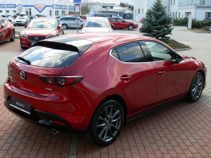 Mazda 3, 2.0 Skyactiv G122, barva červená