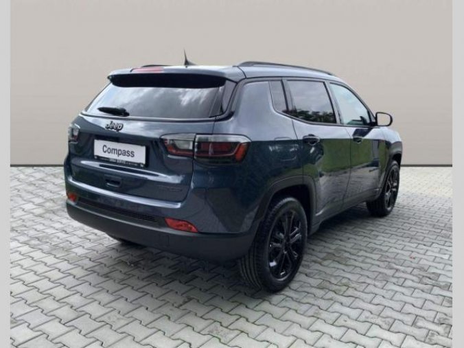 Jeep Compass, Night Eagle 1.3 Turbo GSE 130k, barva modrá