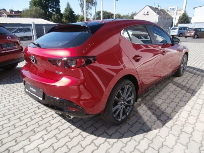 Mazda 3, Skyactiv G122, barva červená