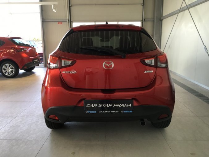 Mazda 2, 1.5i, barva červená