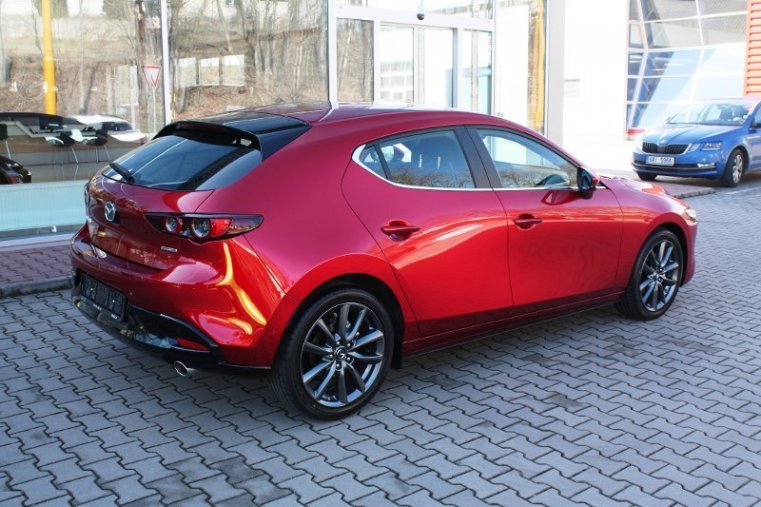 Mazda 3, SKYACTIV-G, barva červená