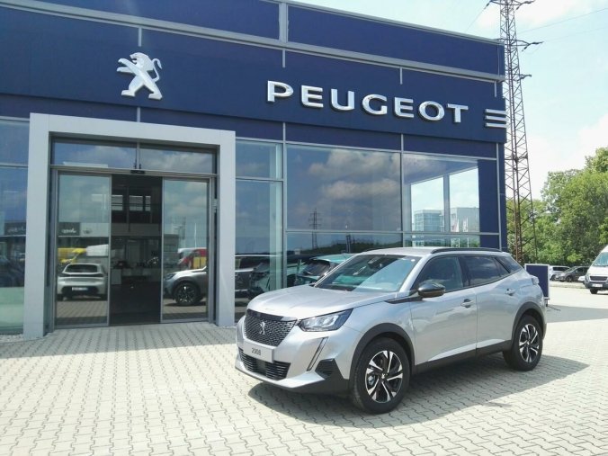 Peugeot 2008, Peugeot 2008 ALLURE PACK 1.2i 130k AUT8 NAV, barva stříbrná