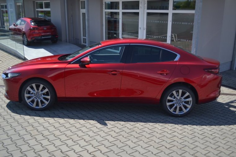 Mazda 3, Skyactiv G122, barva červená