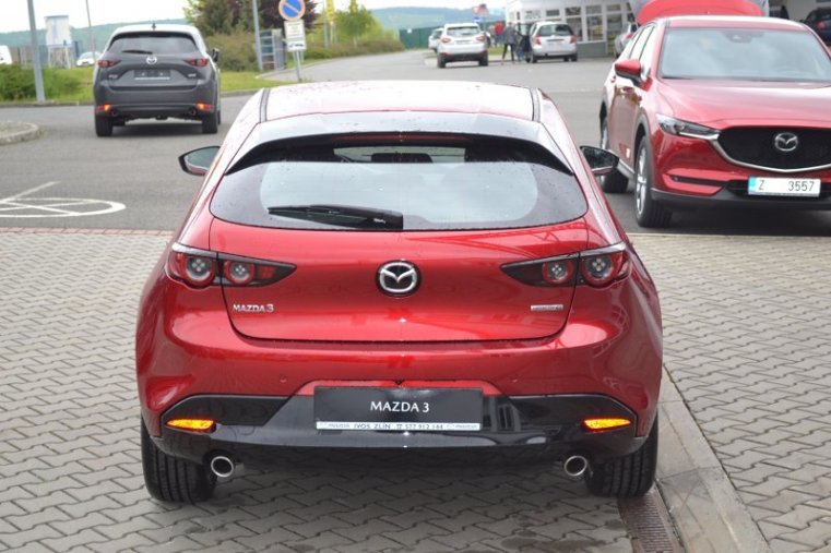 Mazda 3, Skyactiv G122, barva červená