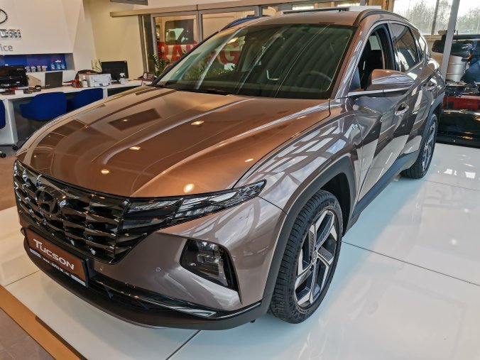 Hyundai Tucson, 1,6 T-GDI MHEV 132 kW (95 NAT mild hybrid) 7 st. DCT 4×4, barva bronzová