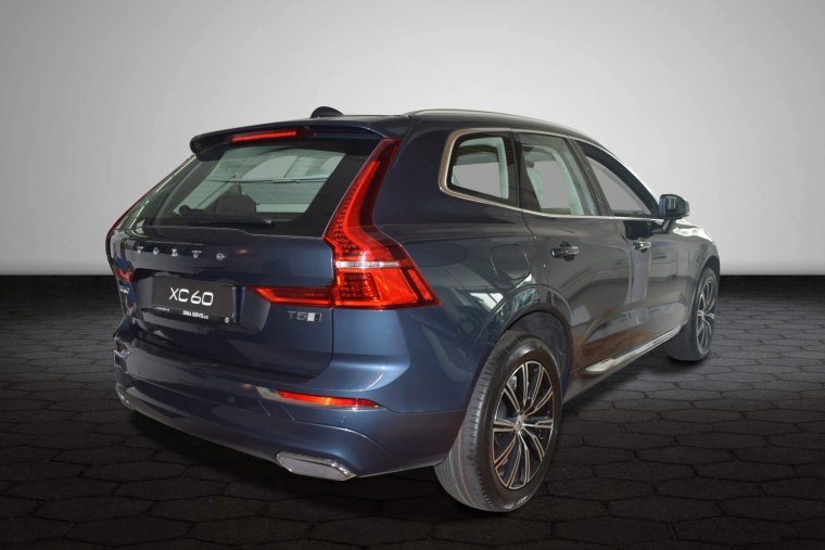 Volvo XC60, T5 2.0L 250 HP INSCRIPTION AT8 AWD, barva modrá