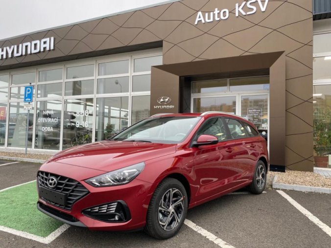 Hyundai i30, 1,5i 81 kW MT, barva červená