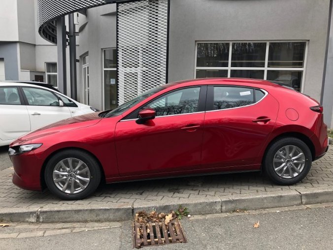 Mazda 3, 2.0i G 122K, barva červená