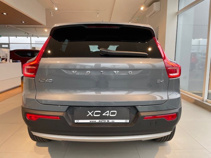 Volvo XC40, SUV, MOMENTUM PRO SUV 2,0 B4 Mild-Hybrid, barva šedá