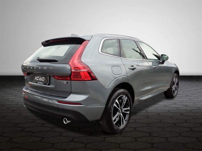 Volvo XC60, T5 2.0L 250 HP MOMENTUM PRO AT8 AWD, barva šedá