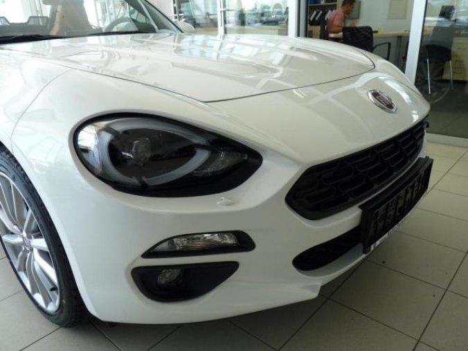 Fiat 124 Spider, 1.4 140k MT Lusso, barva bílá