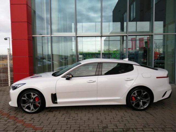 Kia Stinger, 3,3 V6 T-GDI 4x4 8AT GT, barva bílá