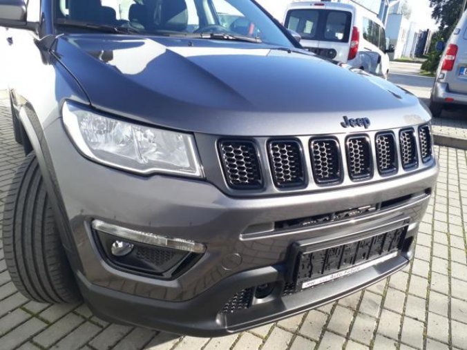 Jeep Compass, 1.3 150 PS NIGHT EAGLE automat, barva šedá