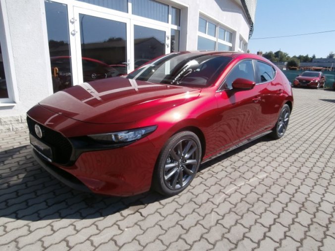 Mazda 3, Skyactiv G122, barva červená