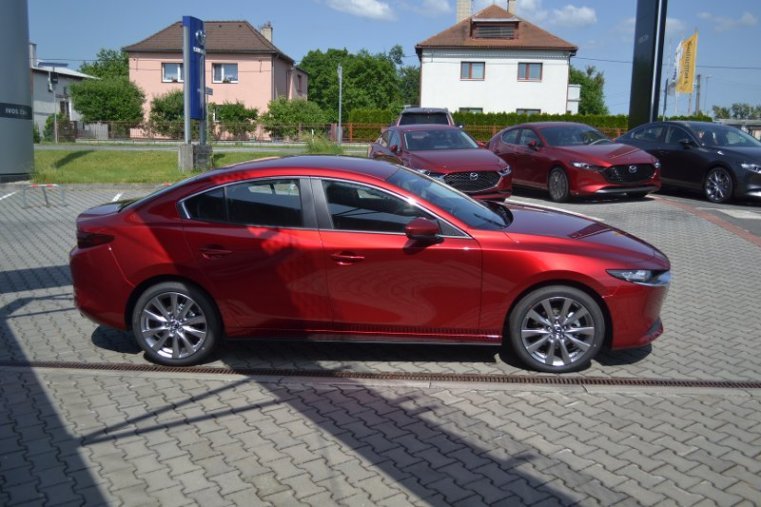 Mazda 3, Skyactiv G122, barva červená