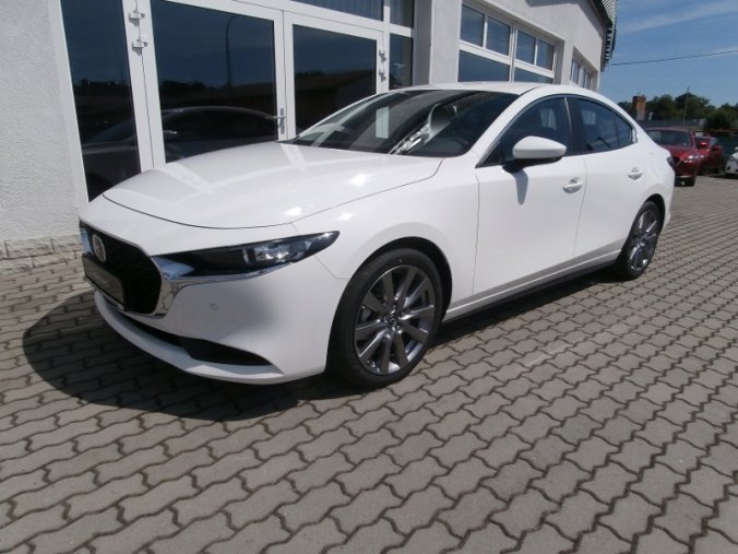 Mazda 3, Skyactiv G122, barva bílá