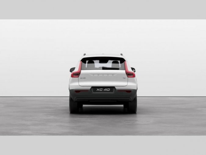 Volvo XC40, T2 1.5L 129 HP AT8 FWD ESSENTI, barva bílá