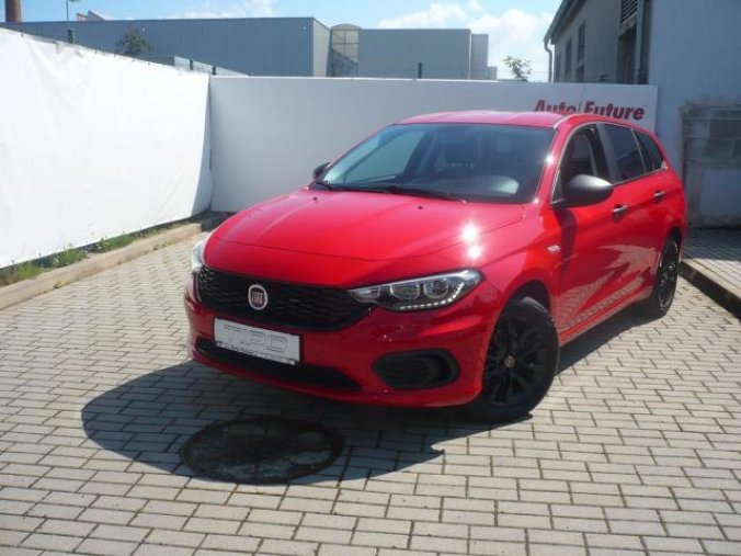 Fiat Tipo, SW 1.4 95k Street Italia, barva červená