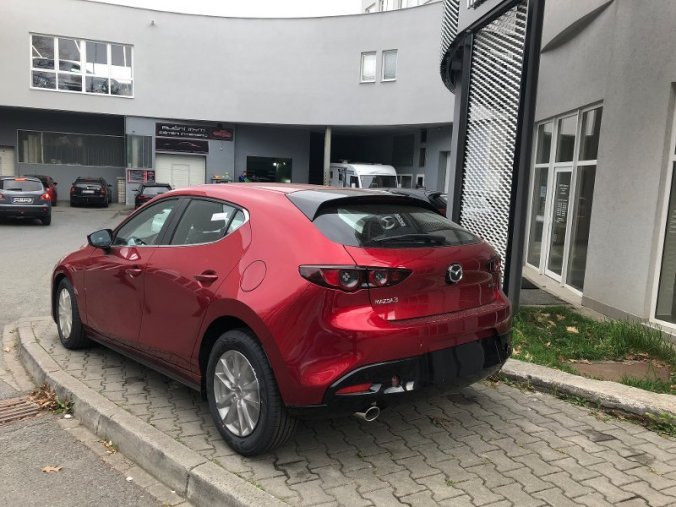 Mazda 3, 2.0i G 122K, barva červená