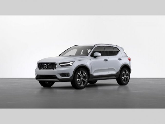 Volvo XC40, T5 FWD RECHARGE 1.5L 180 HP IN, barva stříbrná