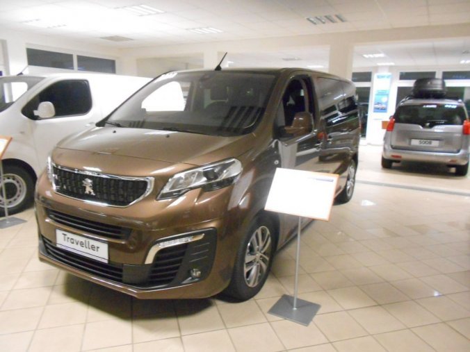 Peugeot Traveller, Allure Standard 2.0 BlueHDi 18, barva hnědá