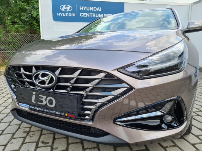 Hyundai i30, 1,5 T-GDI 117 kW iMT MHEV, barva bronzová