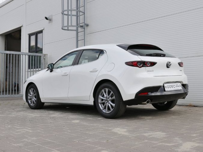 Mazda 3, Skyaktiv G122, barva bílá