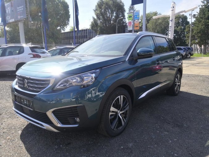 Peugeot 5008, ALLURE 1.2 PureTech 130k MAN6, barva zelená