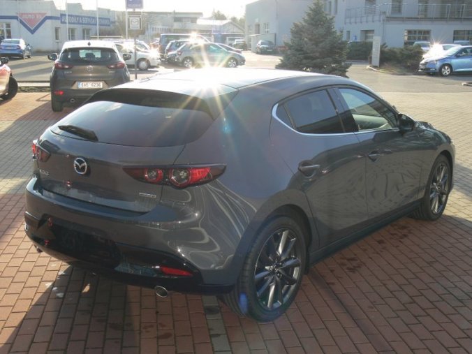 Mazda 3, 2.0 Skyactiv G122 A/T, barva šedá