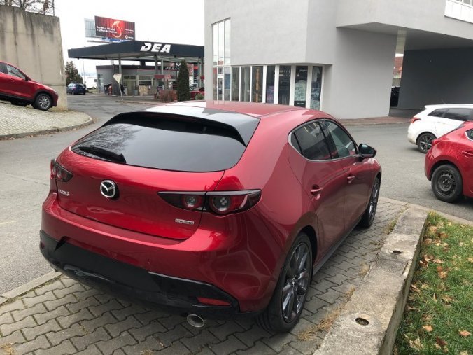 Mazda 3, X 180K, barva červená