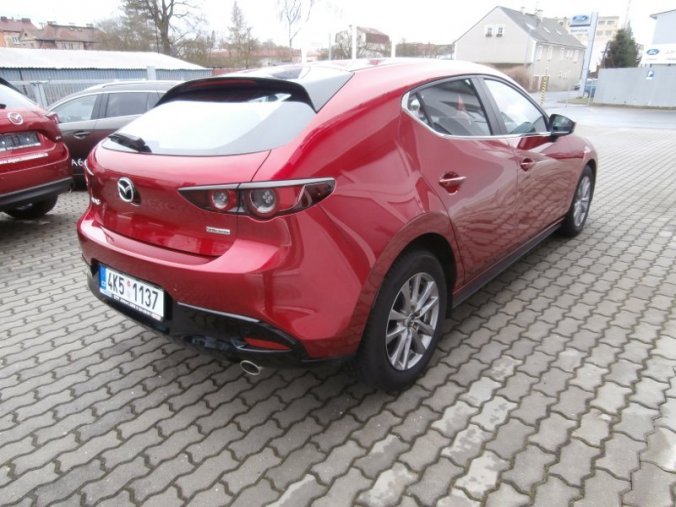 Mazda 3, Skyactiv G122, barva červená