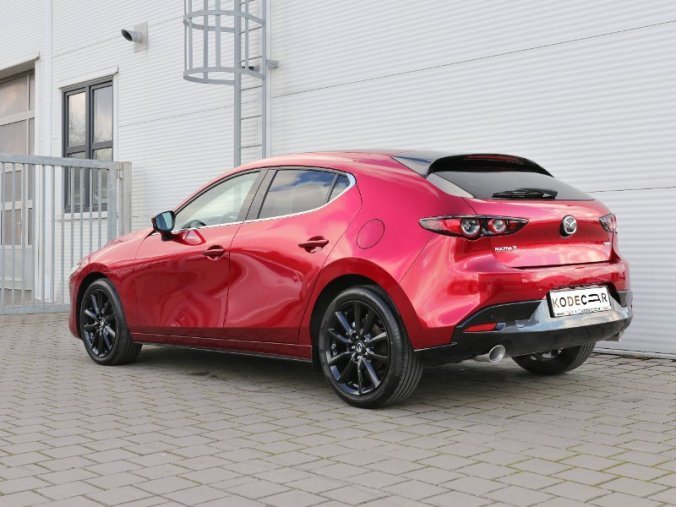 Mazda 3, 2,0 Skyactiv-X 180k/132kW MAN, barva červená